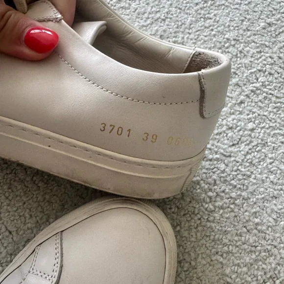 Common projects sneakers size 39